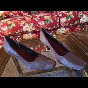Aersoles brown suede 2” heels excellent condition